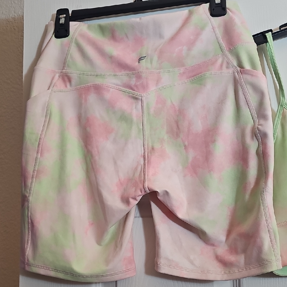 Fabletucs Tie-Dye Pastel Active Set - Crop Top & Biker Shorts - Picture 2 of 3